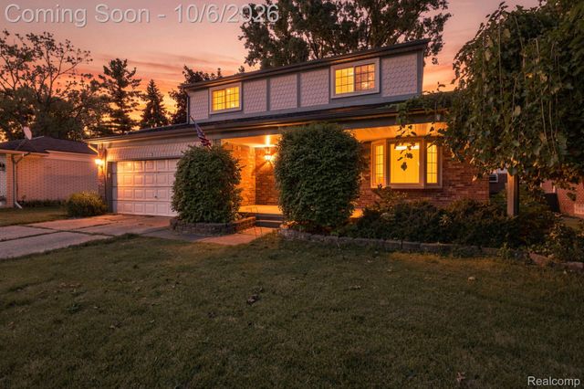 18238 Red Oaks Drive, Macomb Township, MI 48044