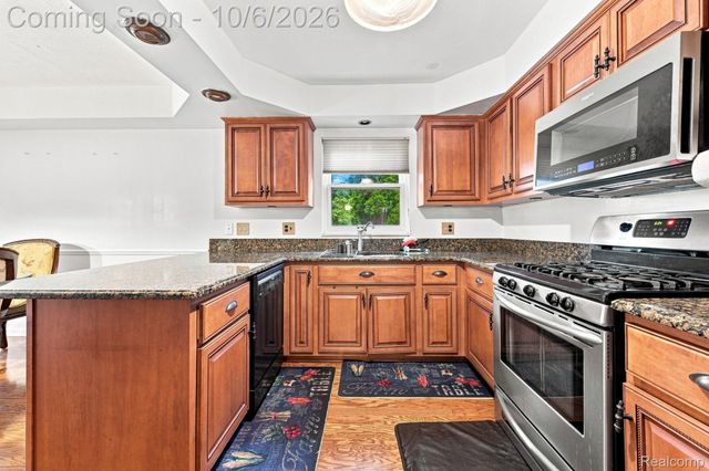 18238 Red Oaks Drive, Macomb Township, MI 48044