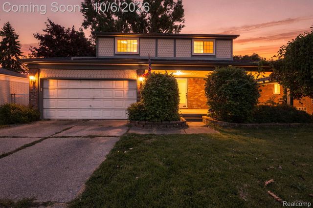 18238 Red Oaks Drive, Macomb Township, MI 48044