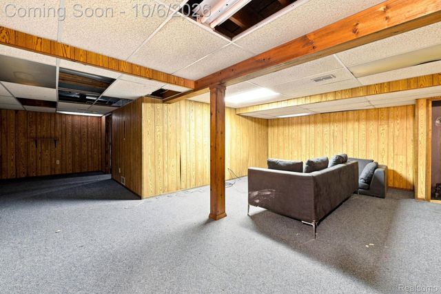 18238 Red Oaks Drive, Macomb Township, MI 48044