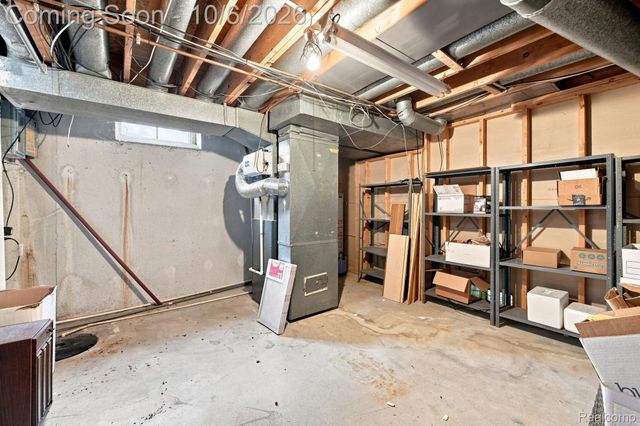 18238 Red Oaks Drive, Macomb Township, MI 48044
