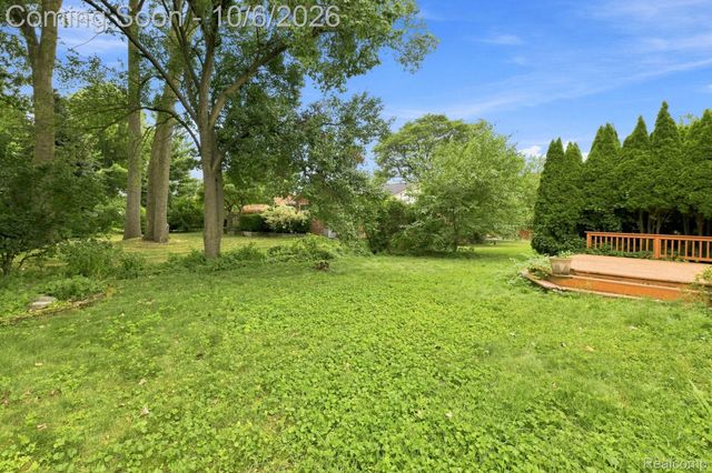 18238 Red Oaks Drive, Macomb Township, MI 48044
