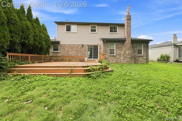 18238 Red Oaks Drive, Macomb Township, MI 48044
