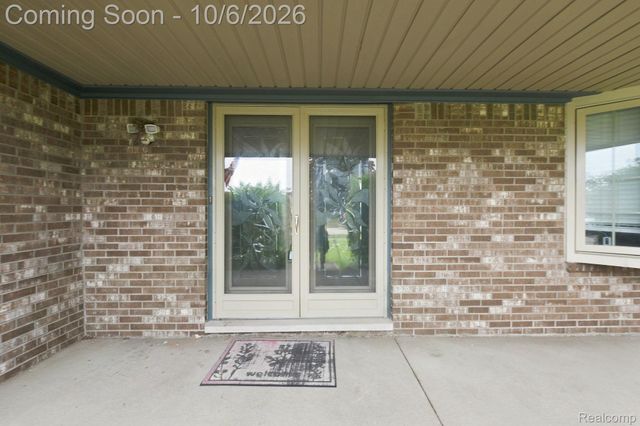 18238 Red Oaks Drive, Macomb Township, MI 48044