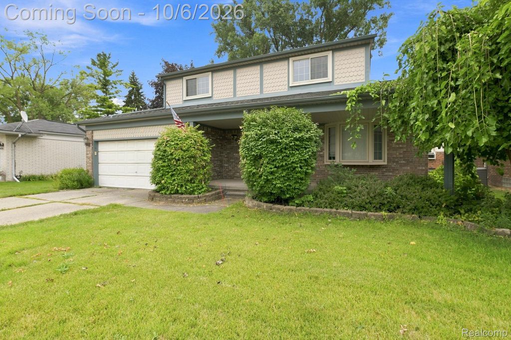18238 Red Oaks Drive, Macomb Township, MI 48044