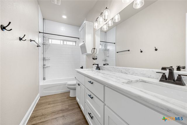 5210 Few Oaks Drive, Salado, TX 76571