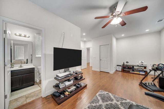 1910 Southport Ave, Livingston, CA 95334