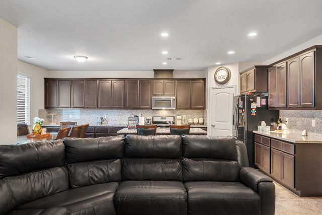 1910 Southport Ave, Livingston, CA 95334