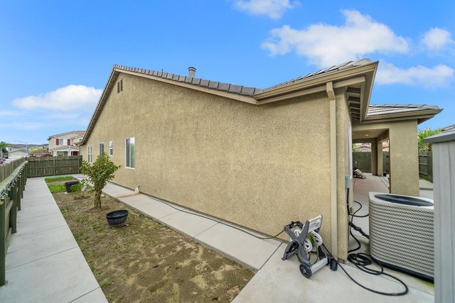 1910 Southport Ave, Livingston, CA 95334