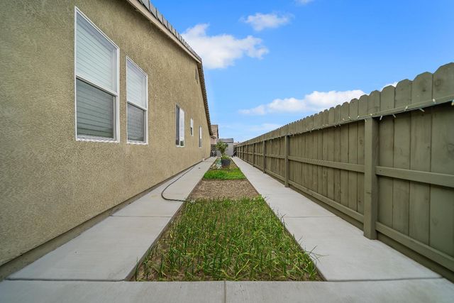 1910 Southport Ave, Livingston, CA 95334