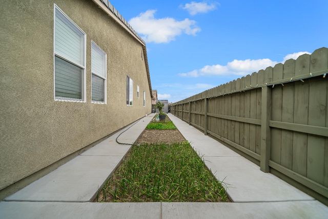 1910 Southport Ave, Livingston, CA 95334