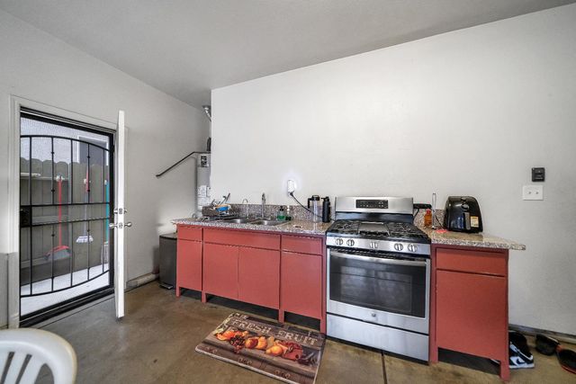 1910 Southport Ave, Livingston, CA 95334