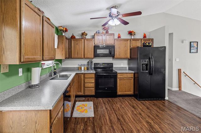 671 Oak Trail, Collinsville, IL 62234