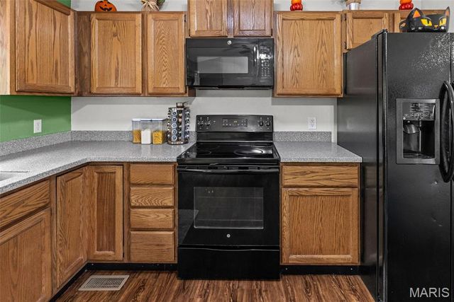 671 Oak Trail, Collinsville, IL 62234