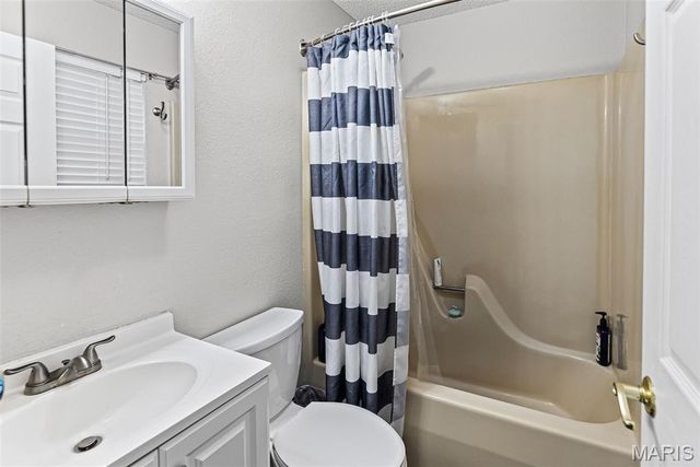 671 Oak Trail, Collinsville, IL 62234