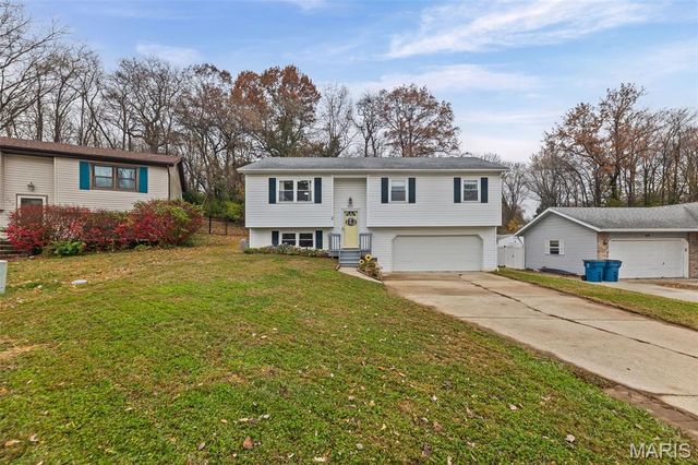 671 Oak Trail, Collinsville, IL 62234