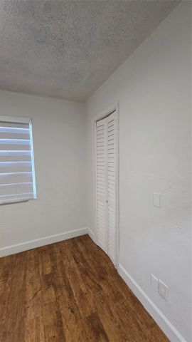 512 N 70th Way, Hollywood, FL 33024