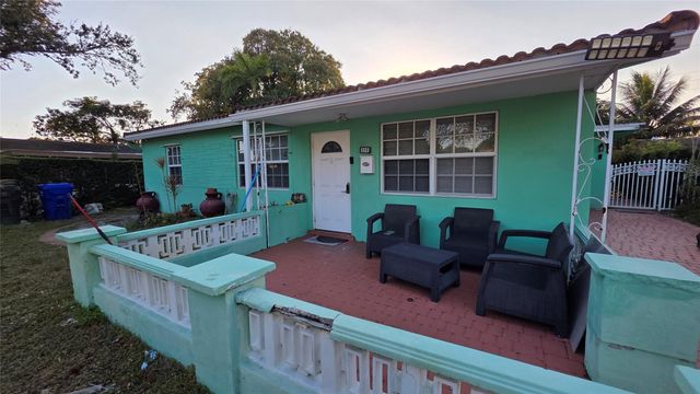 512 N 70th Way, Hollywood, FL 33024