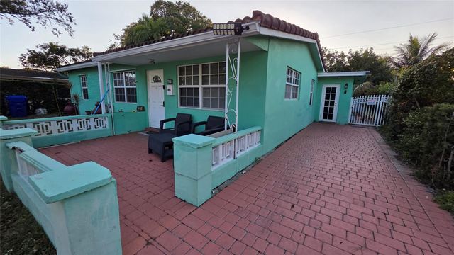 512 N 70th Way, Hollywood, FL 33024