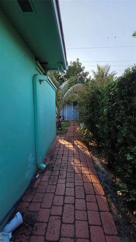 512 N 70th Way, Hollywood, FL 33024