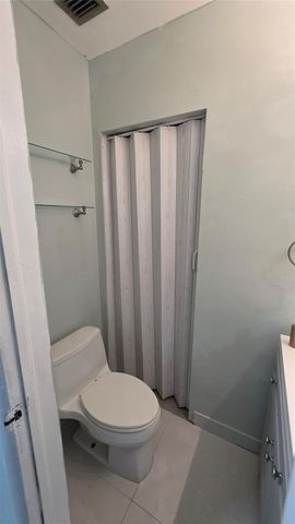 512 N 70th Way, Hollywood, FL 33024