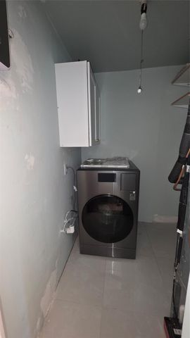 512 N 70th Way, Hollywood, FL 33024