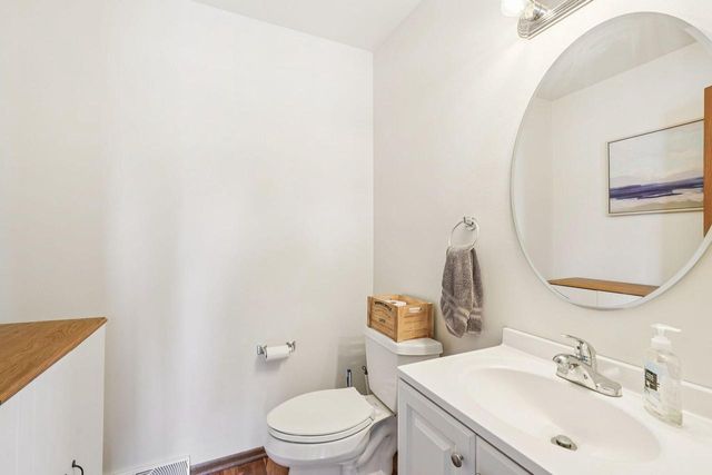 1384 Honeysuckle ROAD, Hartford, WI 53027