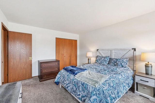 1384 Honeysuckle ROAD, Hartford, WI 53027