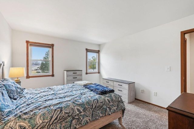 1384 Honeysuckle ROAD, Hartford, WI 53027