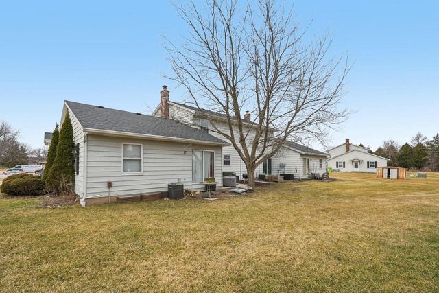 1384 Honeysuckle ROAD, Hartford, WI 53027