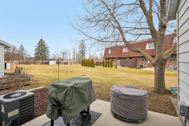 1384 Honeysuckle ROAD, Hartford, WI 53027
