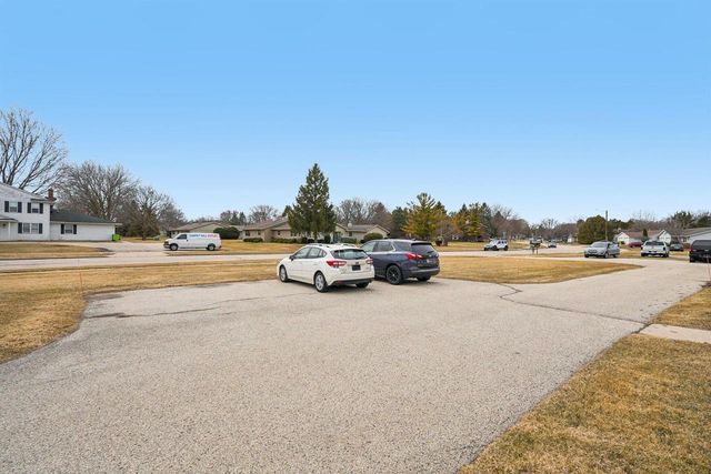 1384 Honeysuckle ROAD, Hartford, WI 53027