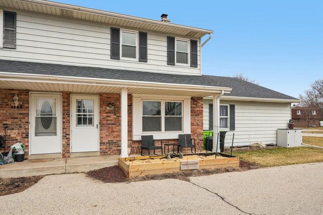 1384 Honeysuckle ROAD, Hartford, WI 53027