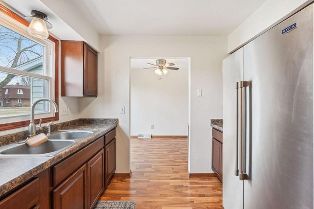 1384 Honeysuckle ROAD, Hartford, WI 53027