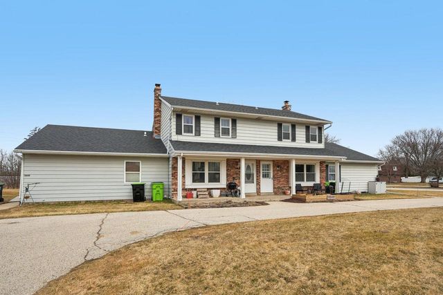 1384 Honeysuckle ROAD, Hartford, WI 53027