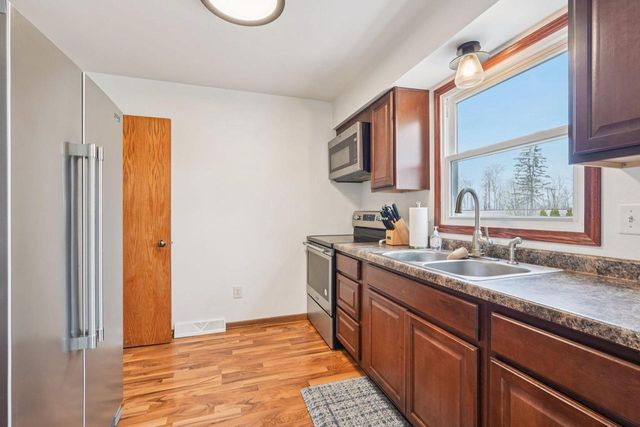 1384 Honeysuckle ROAD, Hartford, WI 53027