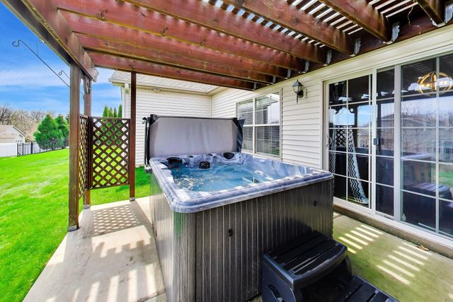 3008 Winter Garden Drive, Valparaiso, IN 46385