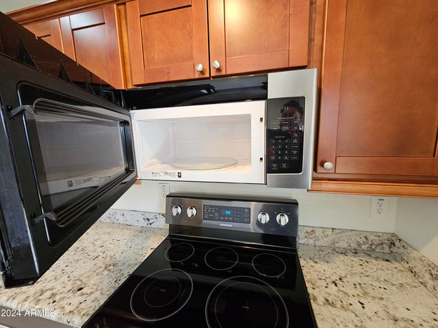 3333 E GELDING Drive, Phoenix, AZ 85032