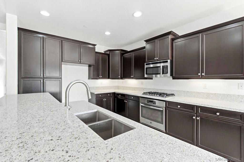 Image 10 of property listing at 14195 Sun Valley, Adelanto, CA 92301