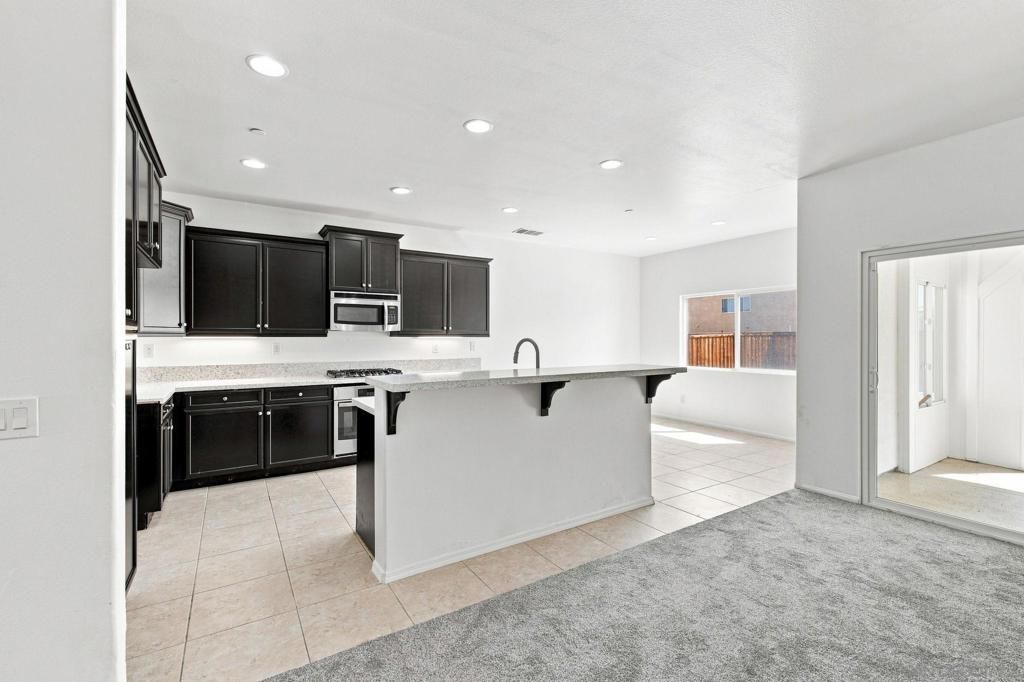 Image 9 of property listing at 14195 Sun Valley, Adelanto, CA 92301