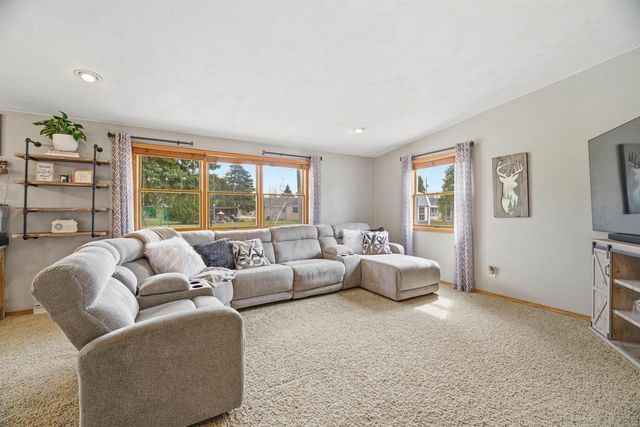 403 ORCHARD LANE, Little Chute, WI 54140