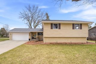 403 ORCHARD LANE, Little Chute, WI 54140
