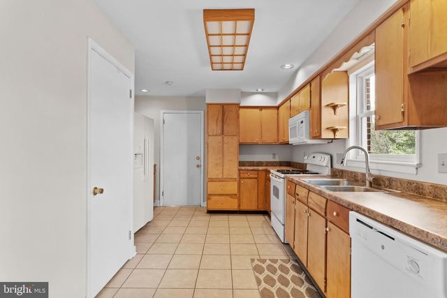 213 SUNSET DR, New Cumberland, PA 17070