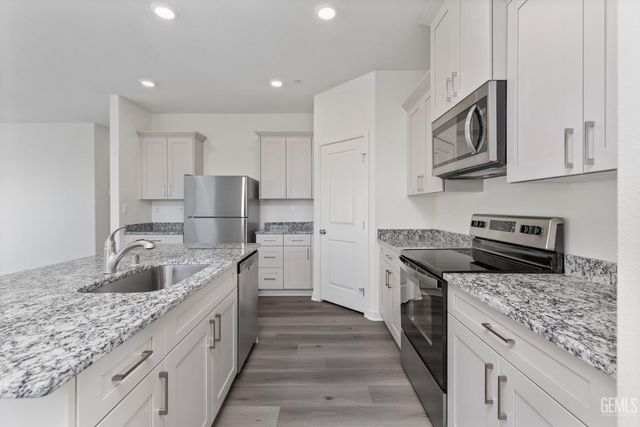 7909 Star Fruit Way, Bakersfield, CA 93313