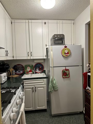 72-35 112 Street 2E, Forest Hills, NY 11375