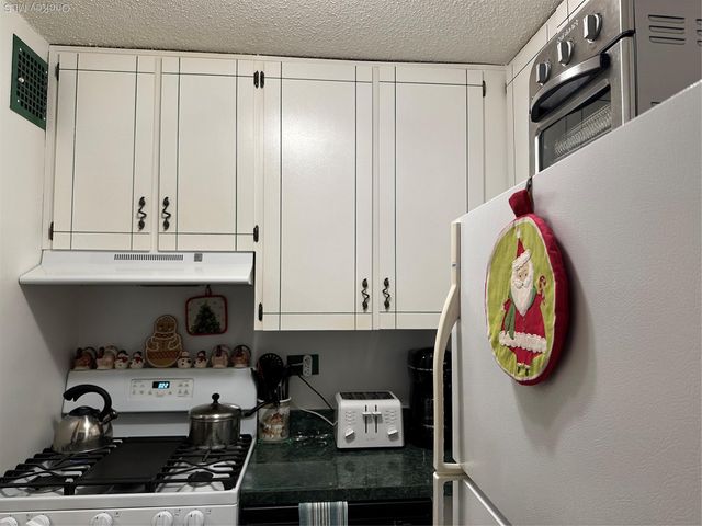 72-35 112 Street 2E, Forest Hills, NY 11375