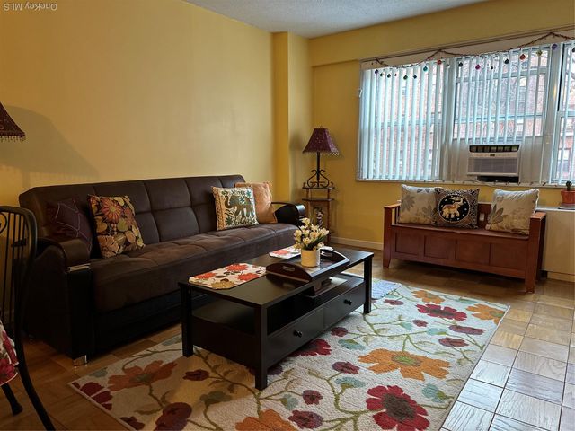 72-35 112 Street 2E, Forest Hills, NY 11375