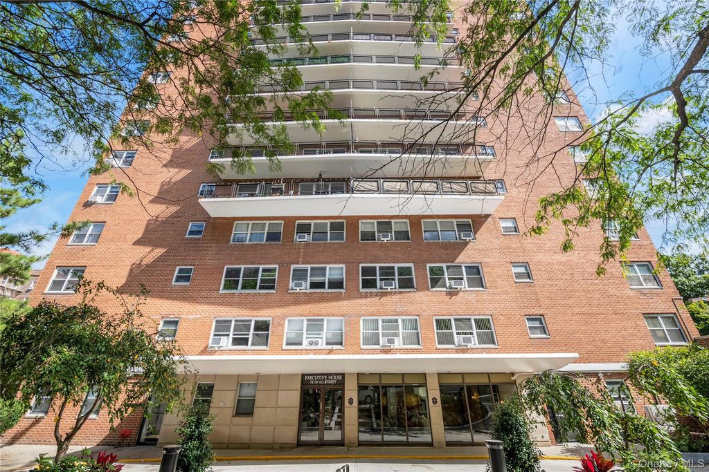 72-35 112 Street 2E, Forest Hills, NY 11375