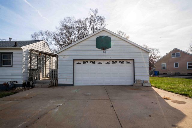 1129 S Evans Road, Evansdale, IA 50707