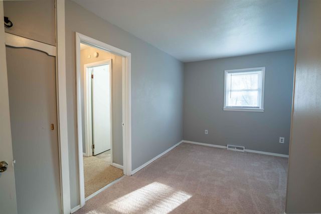 1129 S Evans Road, Evansdale, IA 50707